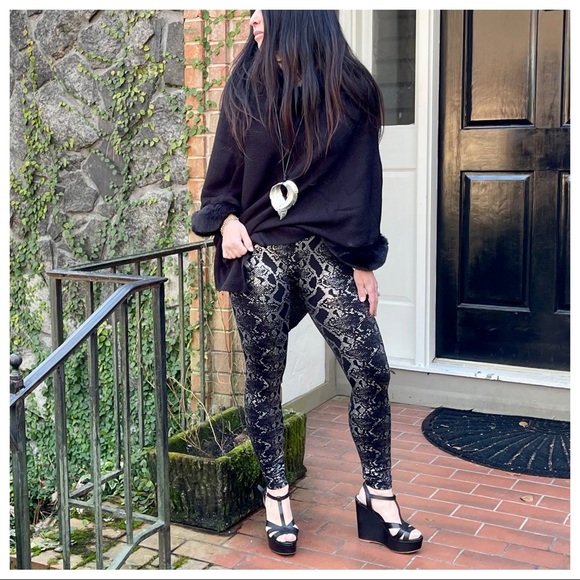 Black snakeskin print best fitting leggings - Picture 4 of 8